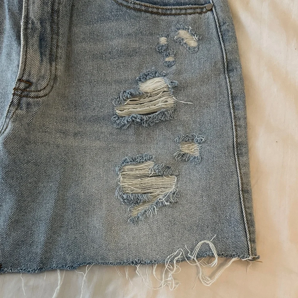 WOMEN'S DISTRESSED DENIM BLUE MINI SKIRT M